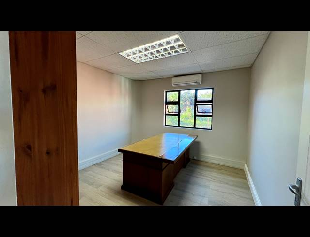 218M² OFFICE TO LET IN ROCKY DRIFT